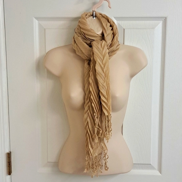 🌴 NWOT Scarf With Fringe - Picture 2 of 8